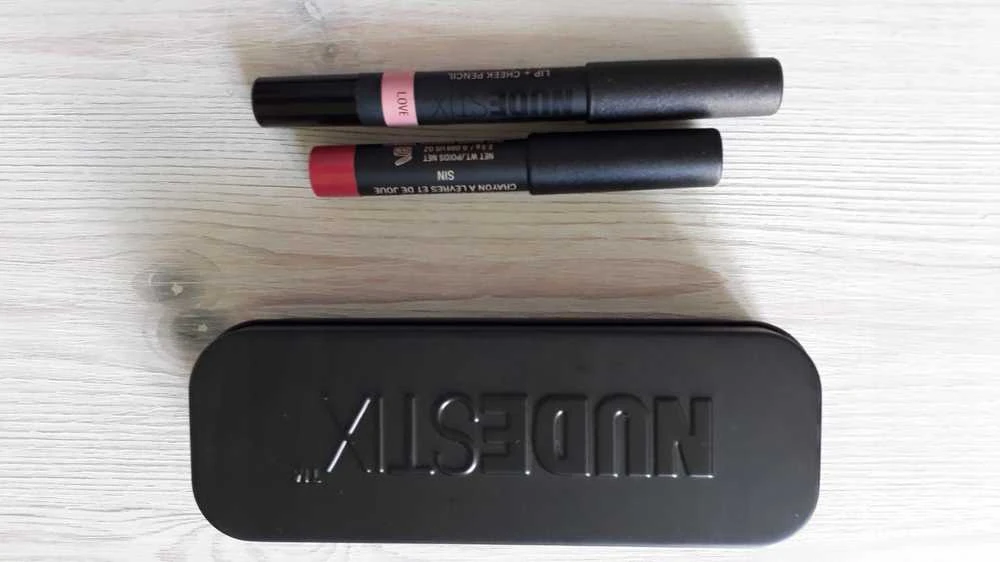 „Nudestix“ gelinis spalvotas lūpų dažų ir skruostų balzamas „Wicked“ 3 g