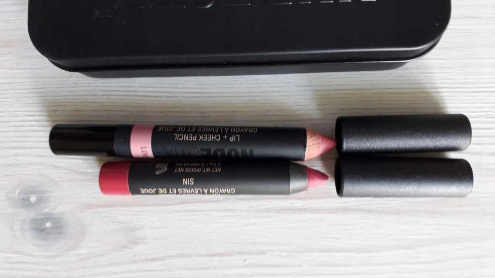 „Nudestix“ gelinis spalvotas lūpų dažų ir skruostų balzamas „Wicked“ 3 g