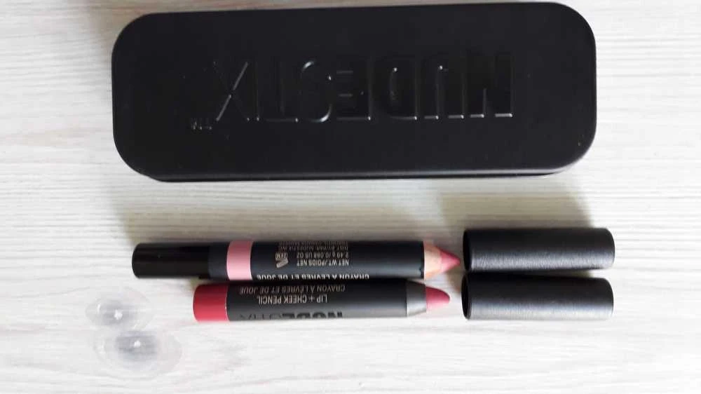 „Nudestix“ gelinis spalvotas lūpų dažų ir skruostų balzamas „Wicked“ 3 g