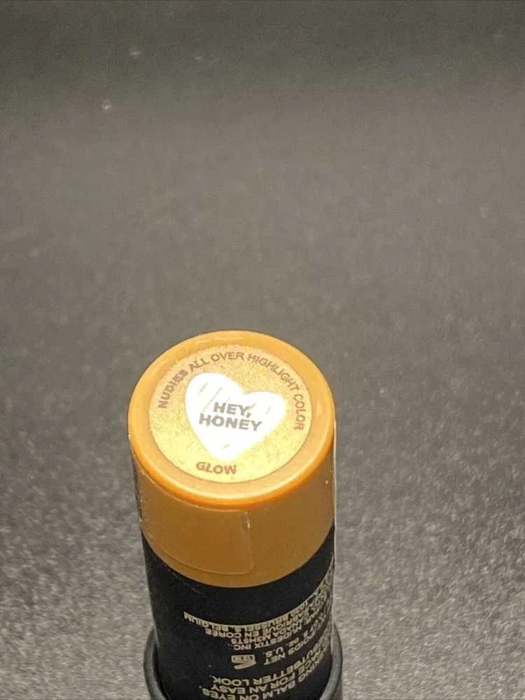 „Nudestix Nudies All Over Glow“ skaistalų pieštukas „Hey Honey“, 8 g