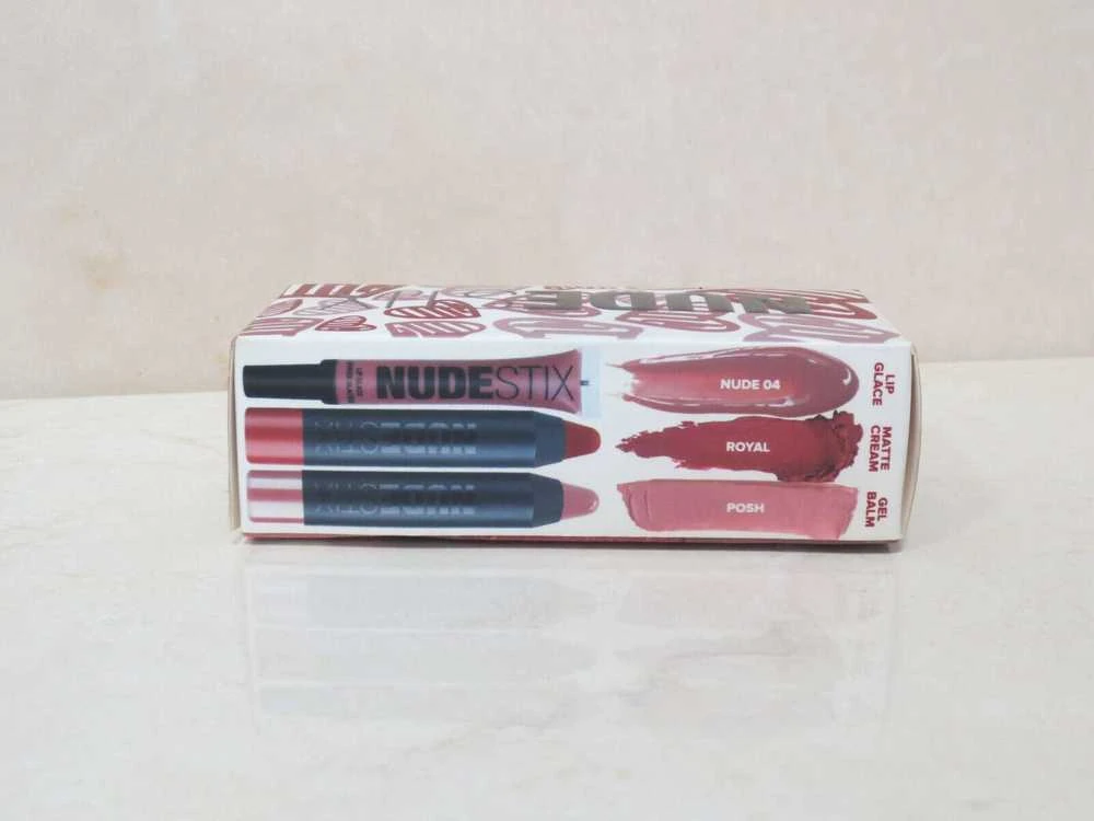 Set Nudestix: Raudona Hot Lips Mini Kit Royal Kreminis Lipstick 04 Nude, 2 ml + Raudona Hot Lips Mini Kit Royal Kreminis Lipstick Posh 2.5 ml