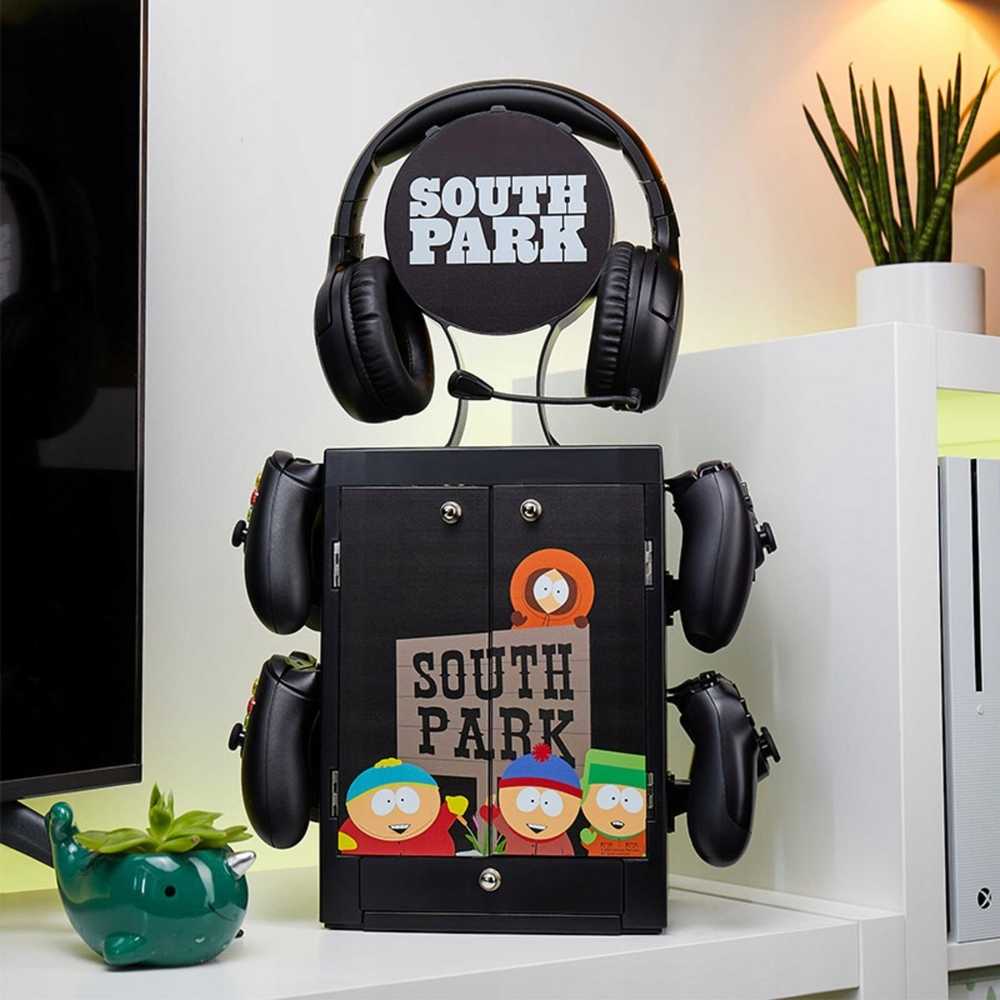 Numskull Stojak na priedai Gaming Locker South Park Logo