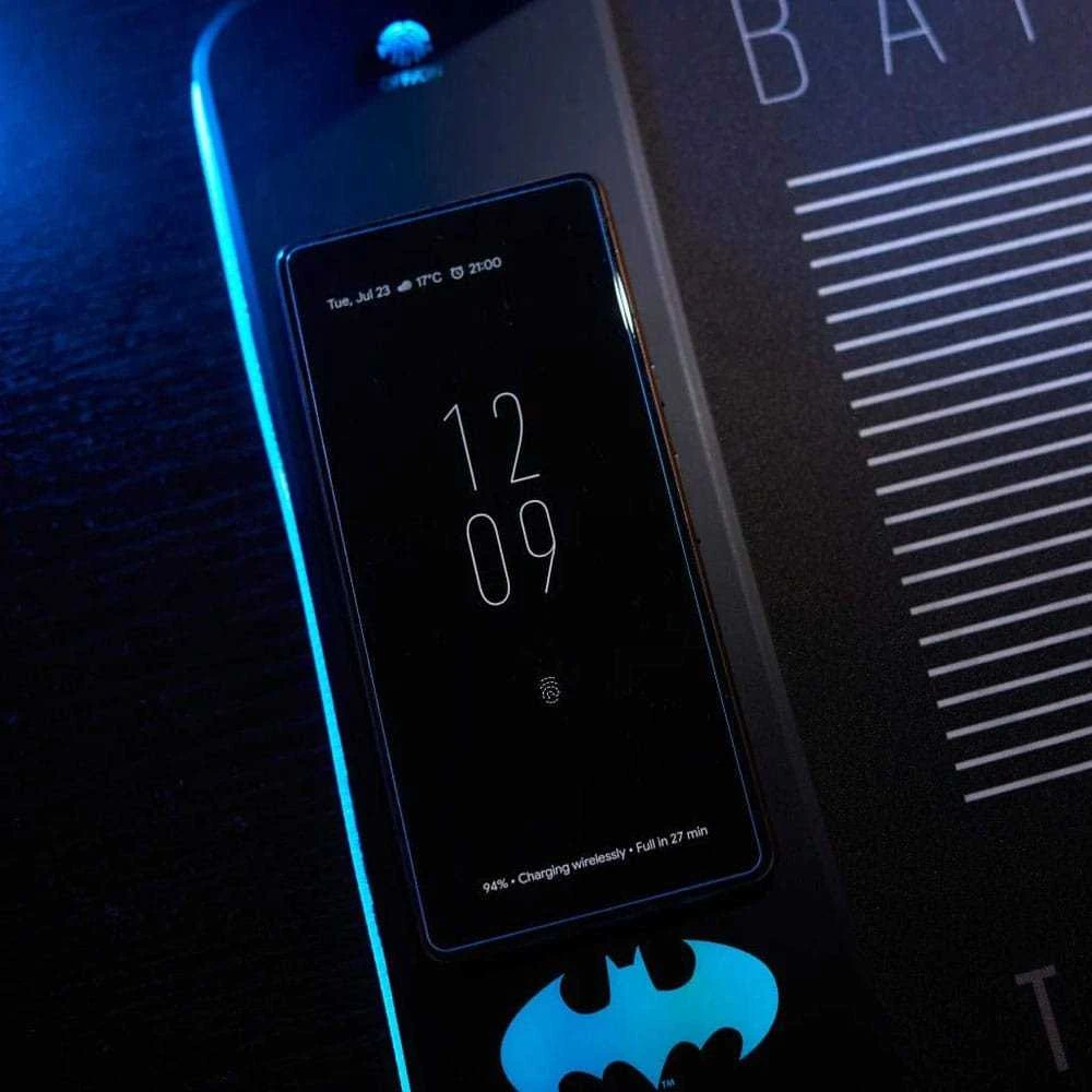 „Numskull Batman“ – didelis žaidimų kilimėlis ir mobiliojo telefono įkroviklis