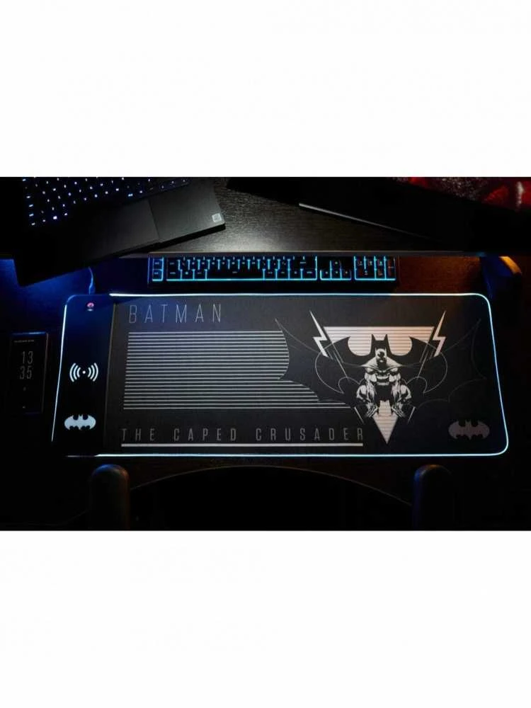 „Numskull Batman“ – didelis žaidimų kilimėlis ir mobiliojo telefono įkroviklis