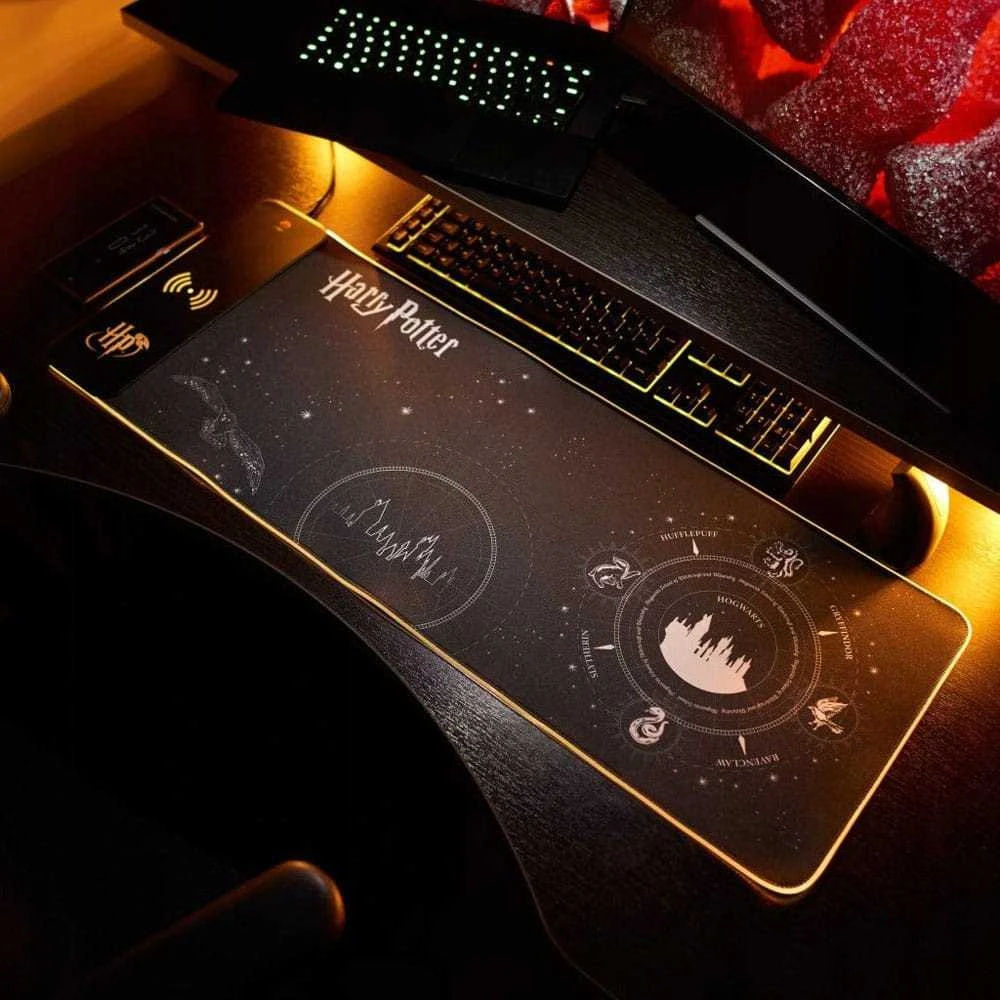 „Numskull Harry Potter“ – didelis žaidimų kilimėlis ir mobiliojo telefono įkroviklis