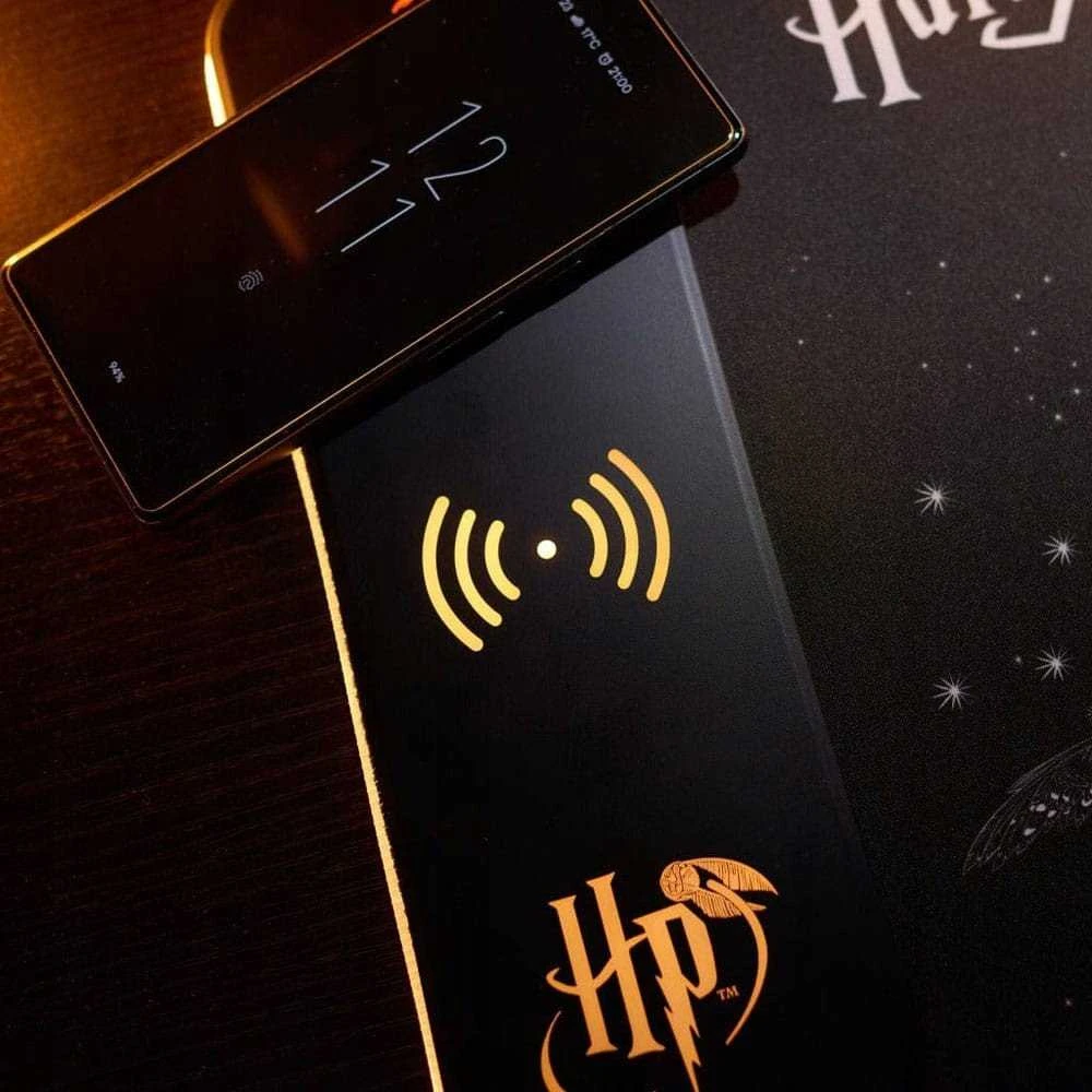 „Numskull Harry Potter“ – didelis žaidimų kilimėlis ir mobiliojo telefono įkroviklis