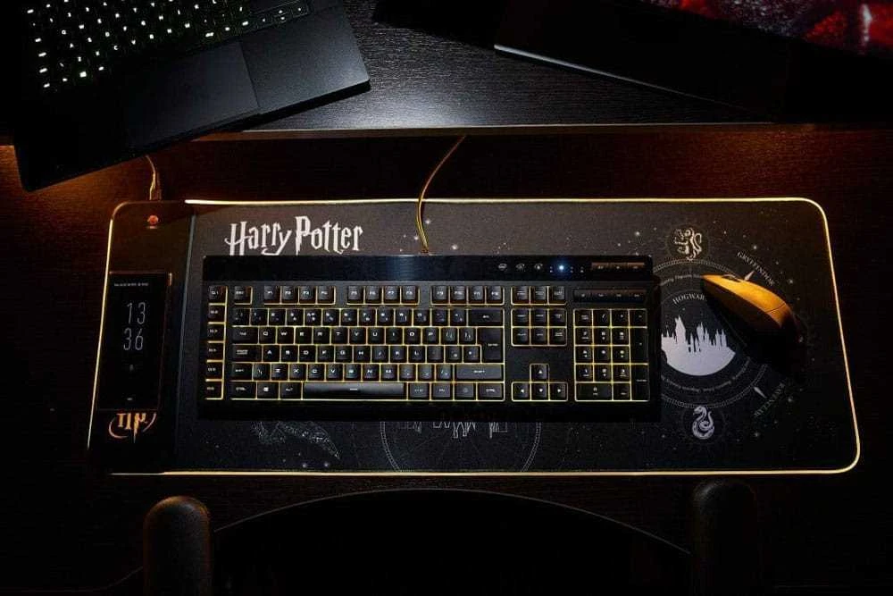 „Numskull Harry Potter“ – didelis žaidimų kilimėlis ir mobiliojo telefono įkroviklis