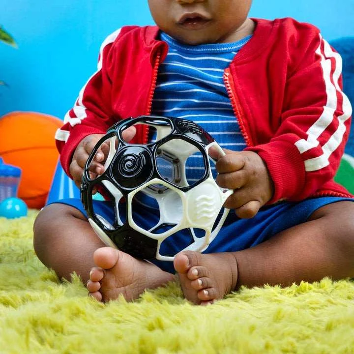 OBALL Rattle Soccer Ball 13cm Juodas Baltas 0m+