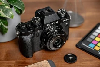 „Voigtlander“ spalvotas „Skopar“ 18 mm f/2.8 objektyvas, skirtas „Fujifilm X“ – juodas