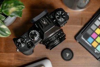 „Voigtlander“ spalvotas „Skopar“ 18 mm f/2.8 objektyvas, skirtas „Fujifilm X“ – juodas