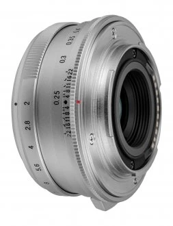 „Voigtlander Ultron 27mm f/2.0“ objektyvas, skirtas „Fujifilm X“ – sidabrinis