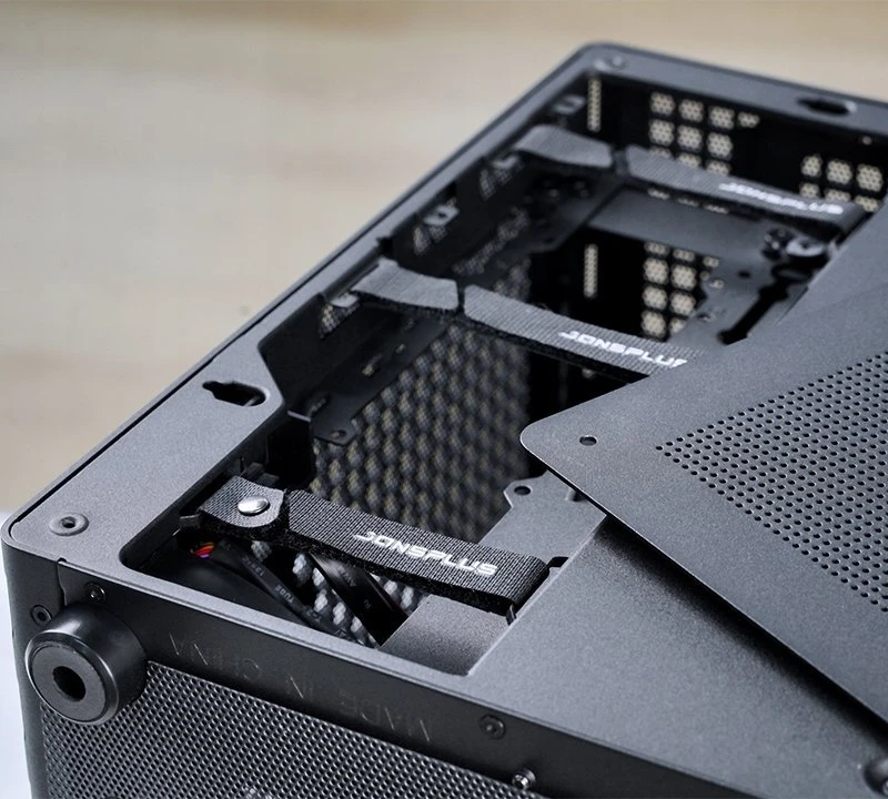 Jonsplus Z20 Micro-ATX kompiuterio korpusas, mit Tragegriff – juodos spalvos