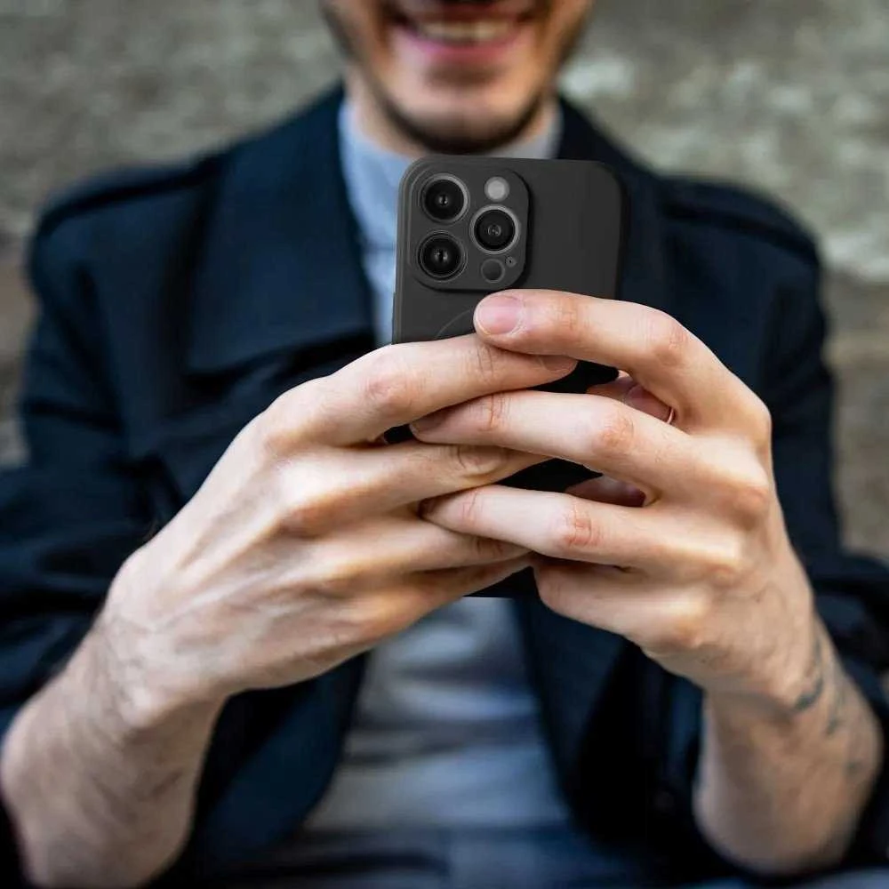 Oem SILICONE MAG COVER dėklas suderinamas su MagSafe skirtas Samsung Galaxy A36 juodos spalvos