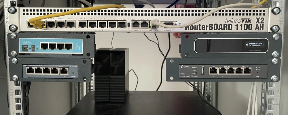 OEM TP-Link D-TP100 Laikiklis do racka dla OC200/SF1005xx/SG105xx/SG1005xx pilka