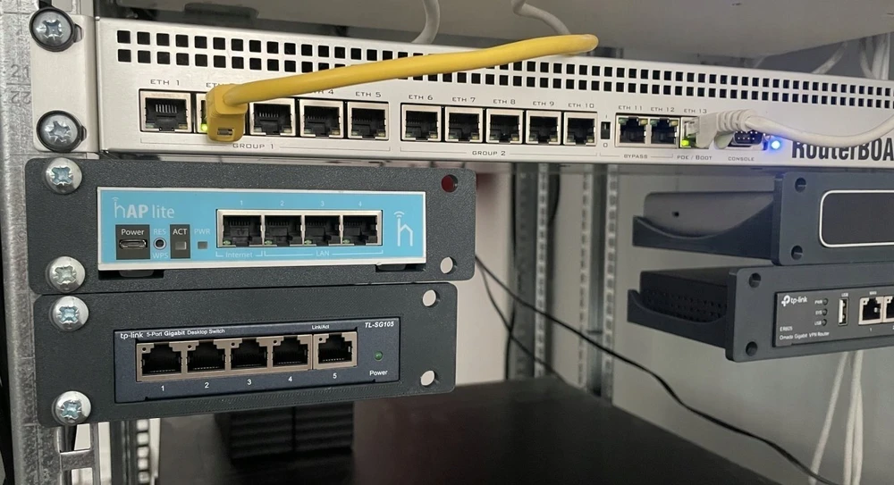 OEM TP-Link D-TP100 Laikiklis do racka dla OC200/SF1005xx/SG105xx/SG1005xx pilka