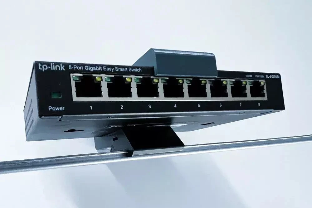Šakotuvas Oem TP-Link D-TPDIN158 DIN bėgelio laikiklis, skirtas SG108xx, SF1006P, ER605, RP108GE, pilkas