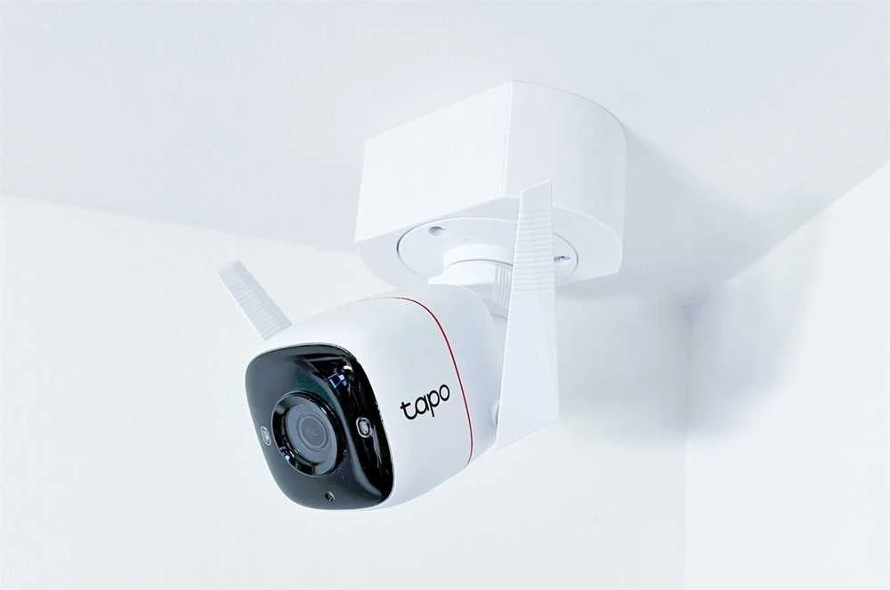 Oem TP-LINK sieninis ir lubinis laikiklis/stovas Tapo C310/C320WS/C325WB kameroms, baltas su kabelio dangteliu (1vnt)