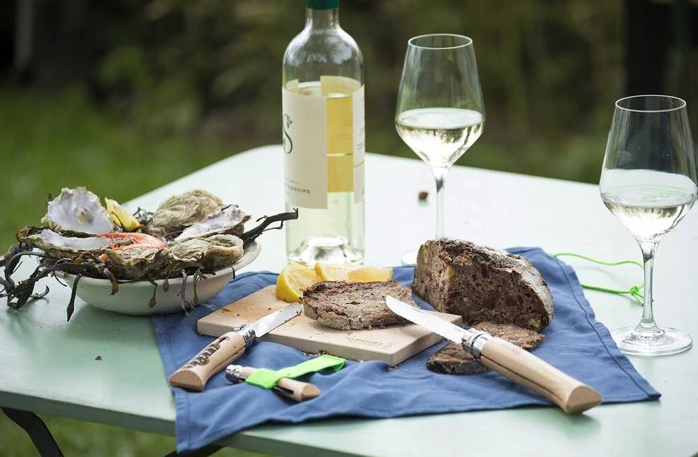 Opinel peilis Nr.8 riešutmedžio rankena dėžutėje