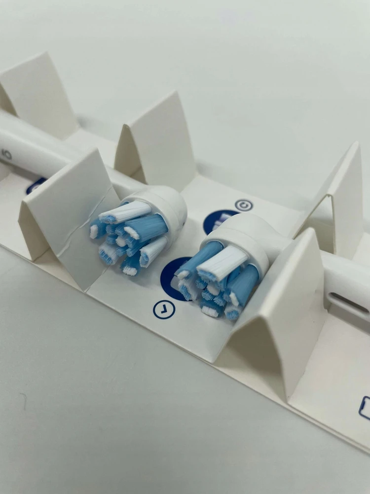 Oral-B iO šepetėlių galvutės, baltos, 2 vnt.