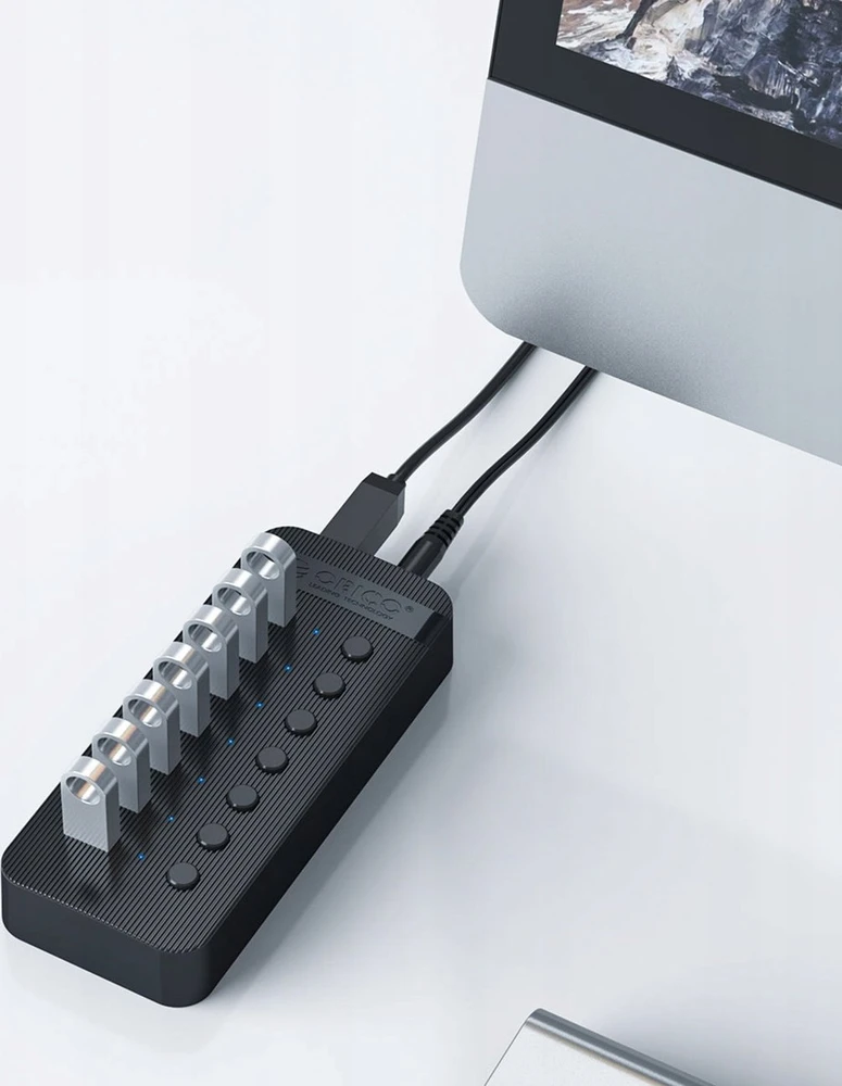 Orico USB 3.0 šakotuvas su kištukais ir įjungimo mygtukais