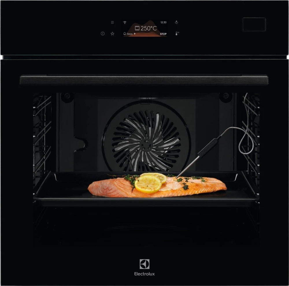 70l.talpos įmontuojama garinė juodos spalvos orkaitė Electrolux EOB8S39WZ