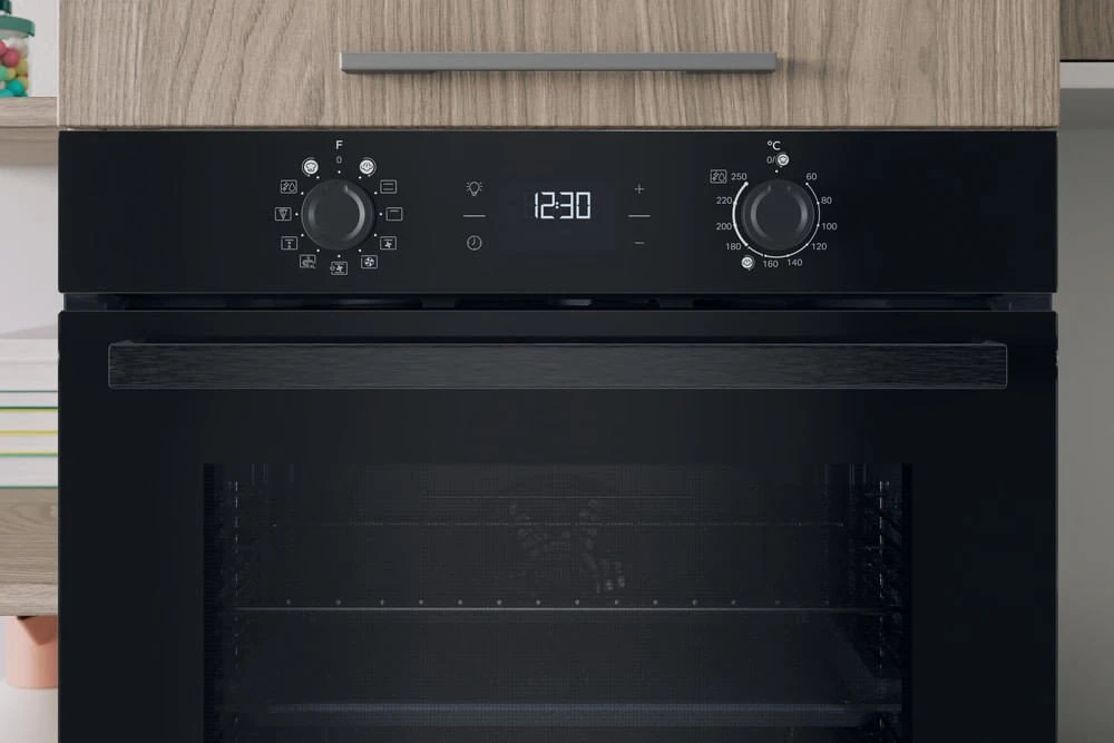 INDESIT orkaitė | IO K58HS B | 71 l | Elektrinė | Hidrolizinė | Elektroninė | Konvekcinė | Aukštis 59,5 cm | Plotis 59,5 cm | Juodas