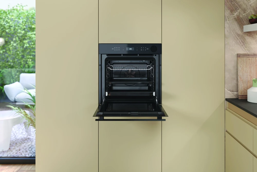 Juodos spalvos įmontuojama orkaitė su pirolize Whirlpool AKZ9S 8270 FB