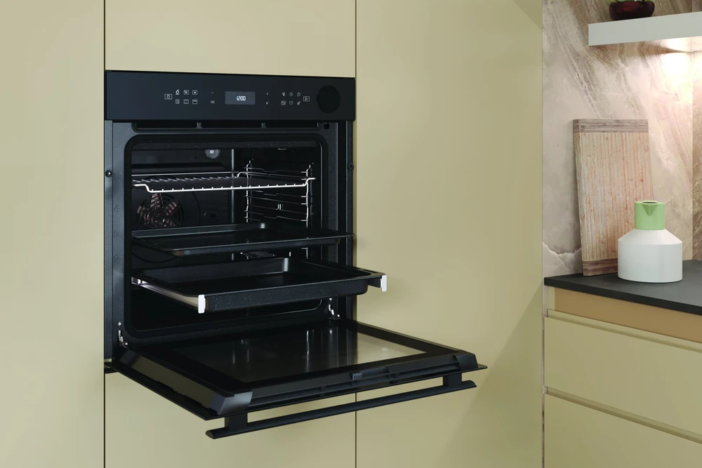 Juodos spalvos įmontuojama orkaitė su pirolize Whirlpool AKZ9S 8270 FB