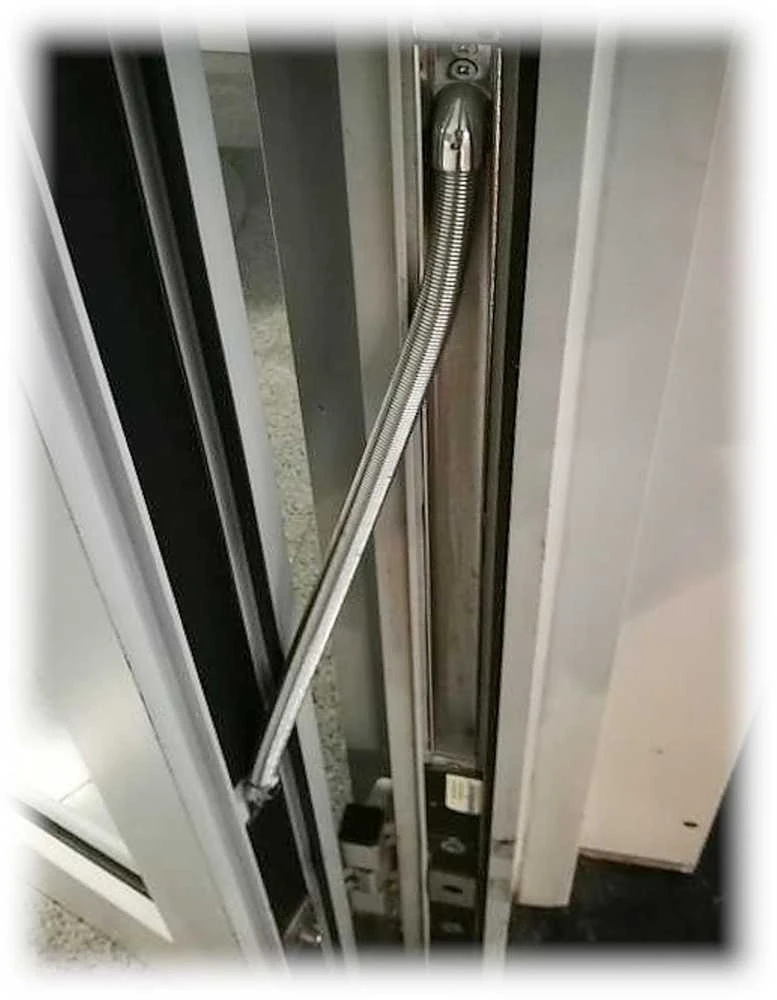 Orno KABELIŲ DANGALIS ĮLEISTAS Į PROFILIĄ KP-6918