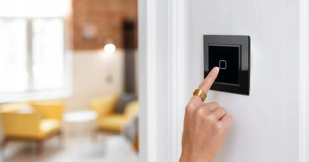 Ospel Vieno paspaudimo mygtukas „Sonata Touch ŁPD-21RS/M/31“ su foniniu apšvietimu 10AX 230V baltas stiklas