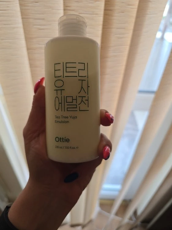 Ottie Tea Tree Yuja drėkinanti dieninė ir naktinė emulsija veidui, 210 ml