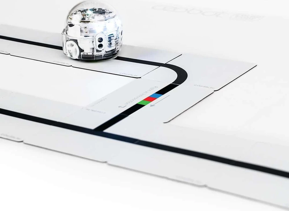 Ozobot Basic rinkinys iš 36 spalvomis koduotų magnetų