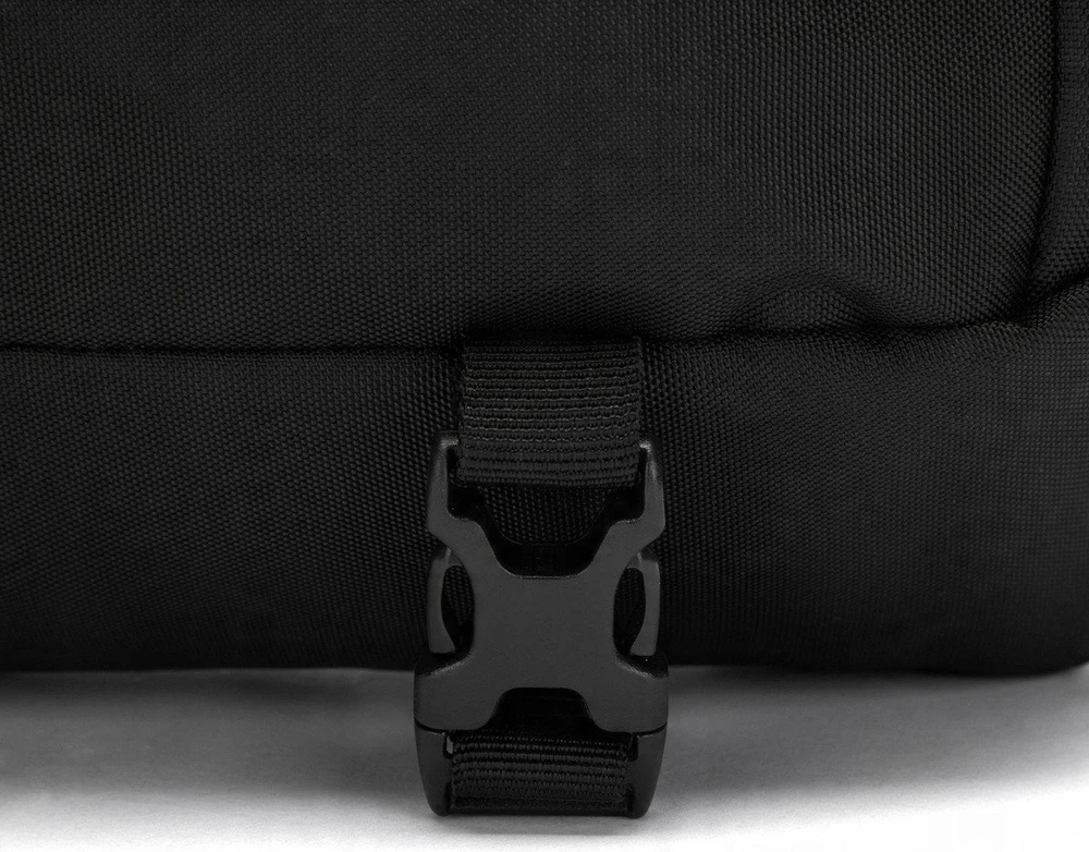Pacsafe EXP 12 Sling juoda