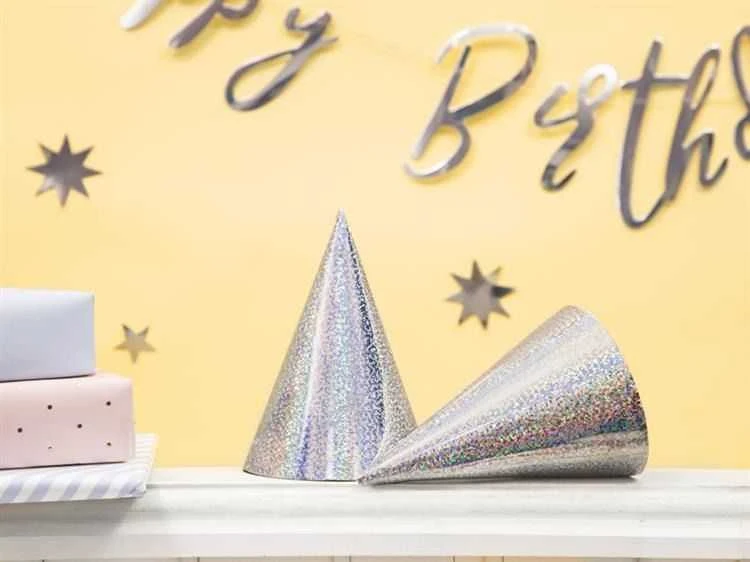 Party Deco Gimtadienio kepuraitės sidabrinės blizgios 16cm 6 vnt