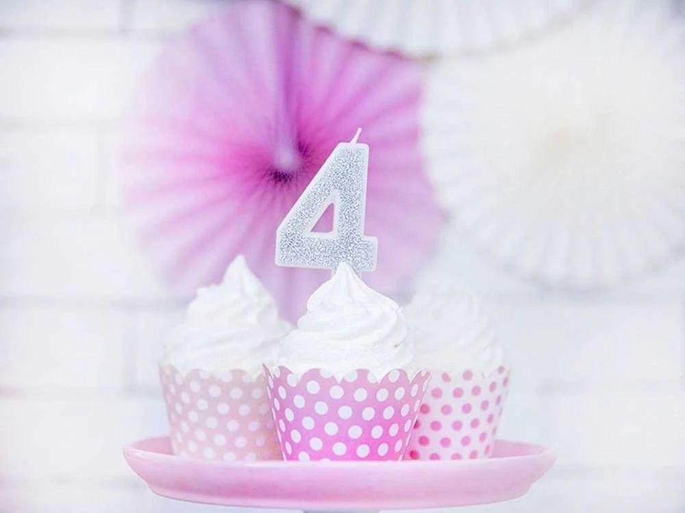 PartyDeco Gimtadienio žvakutė nr 4 sidabrinė blizganti 7cm