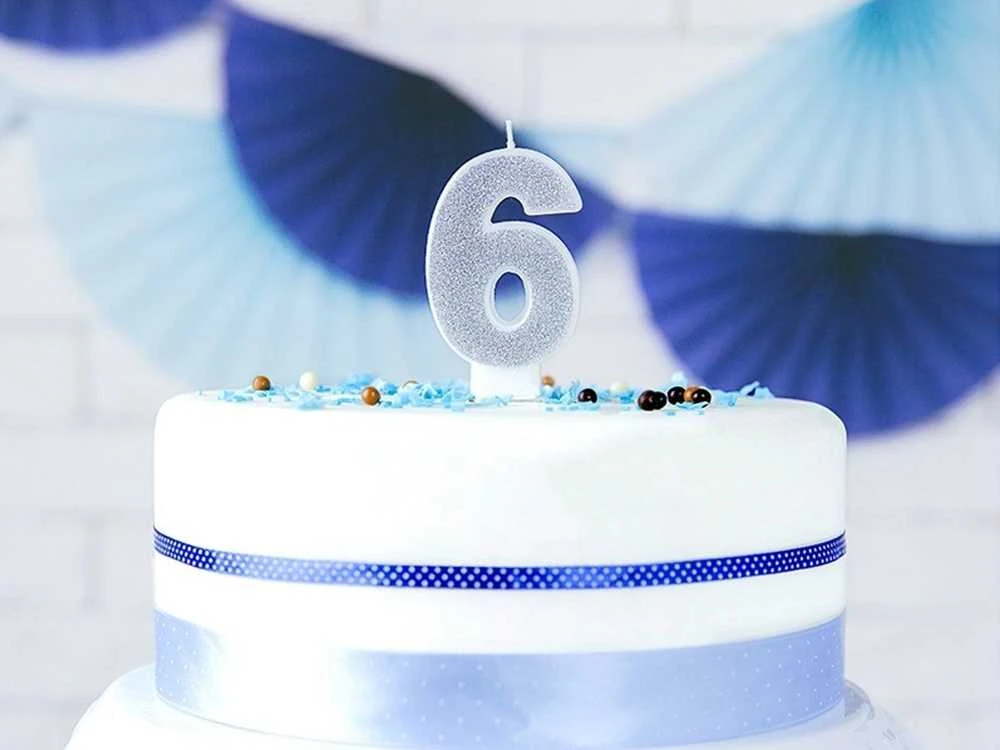 PartyDeco Gimtadienio žvakutė nr 6 sidabrinė blizganti 7cm