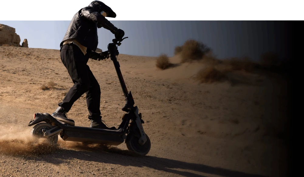 Segway | Superscooter GT3 Pro | Elektrinis paspirtukas | Maks. 2 x 3500 W | Iki 80 km/h | 11" | Juodas ir auksas