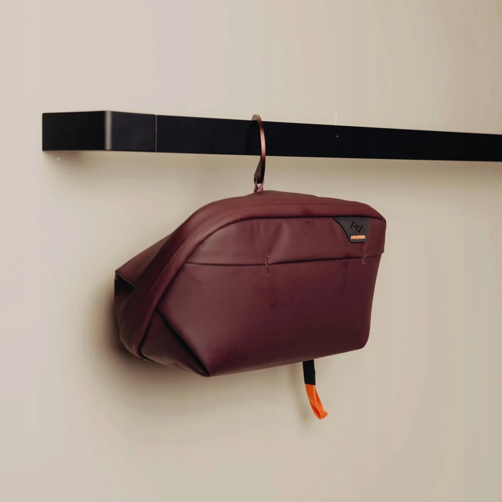 Peak Design Kosmetyczka Travel Line Peak Design Wash Pouch Small Eclipse - violetinė Šis tekstas jau yra lietuvių kalba.
