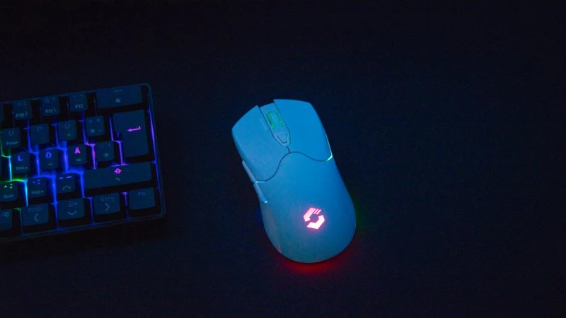 „Speedlink VELOX“ įkraunama RGB belaidė žaidimų pelė, balta