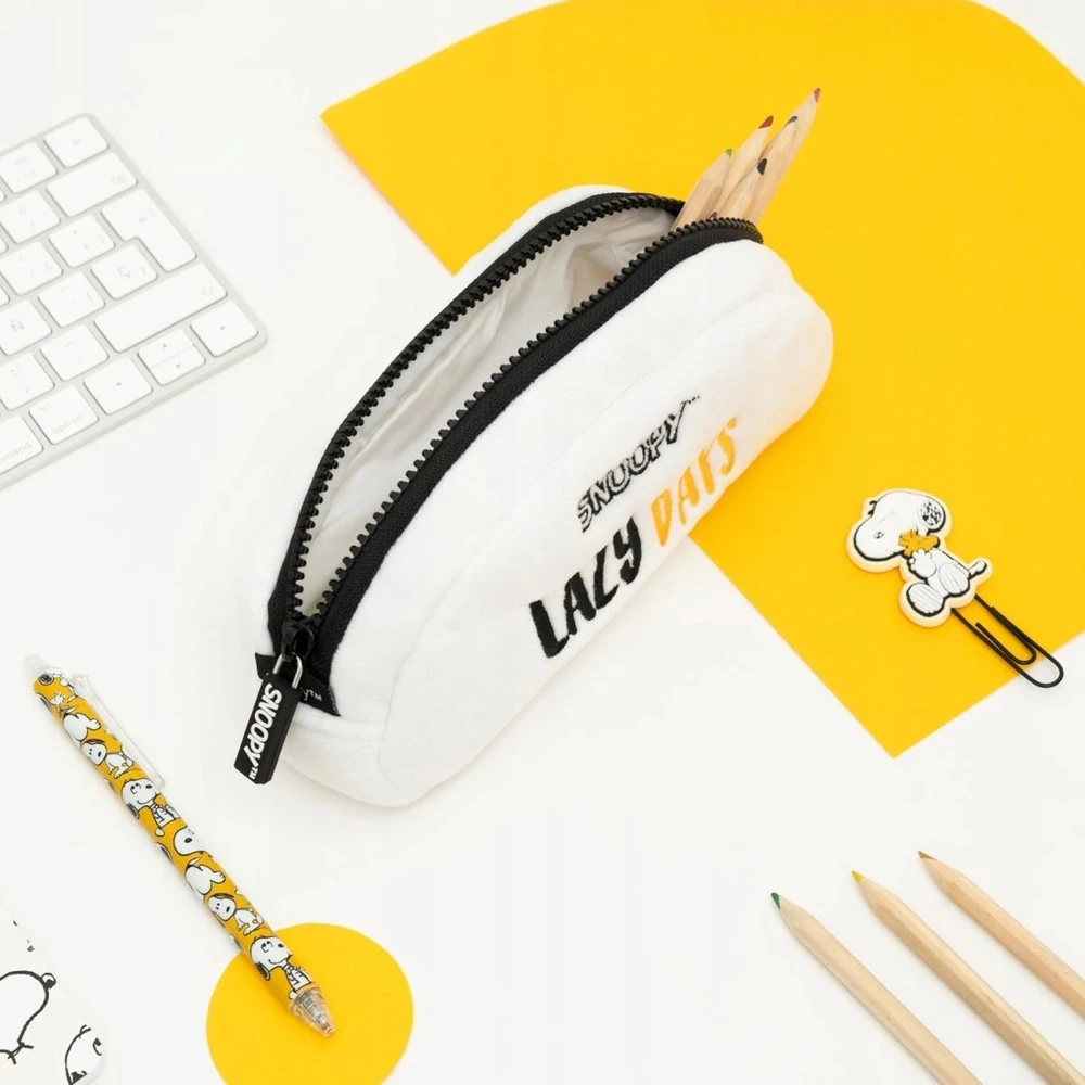 Snoopy - pliušinis pieštukų dėklas aksesuarams iš „Lazy Days“ kolekcijos