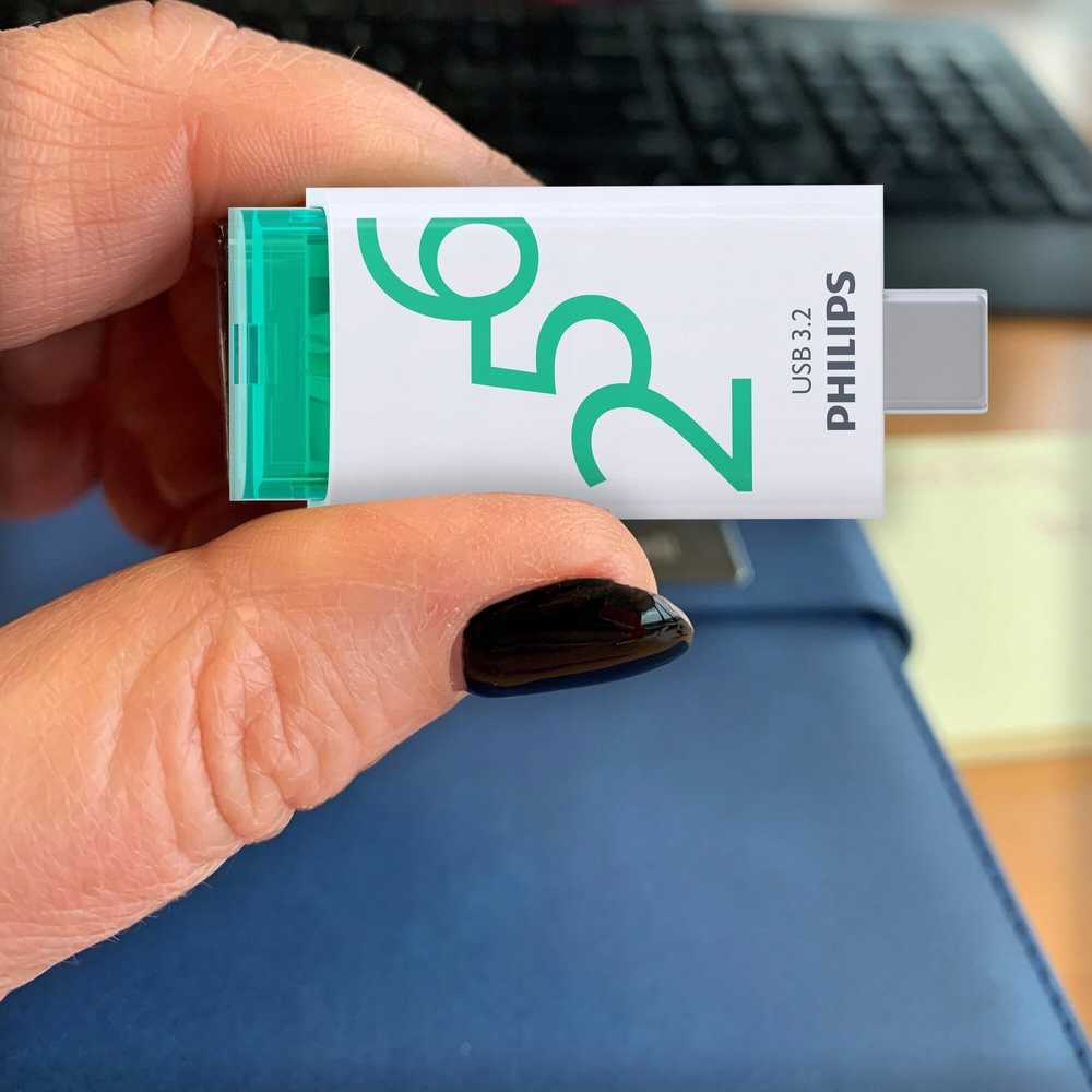Pendrive Philips Click Series USB 3.2 Gen 1 USB-C 256GB Spring Žalias (FM25FD175B/00)