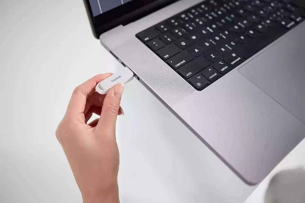 SANDISK iXpand telefono atmintinė su USB-C, Arctic Baltas, 64 GB