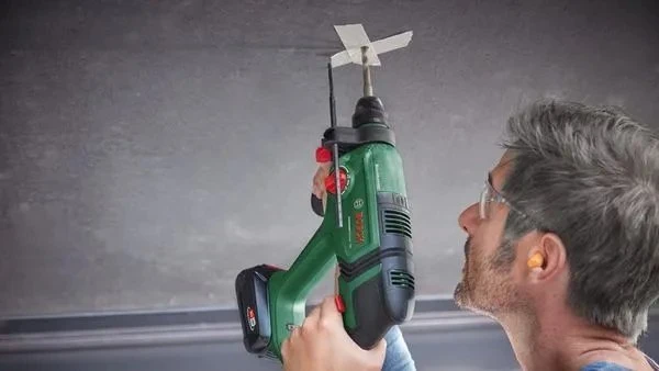 Bosch UniversalHammer18V(1x4ah) Akum.perforatorius