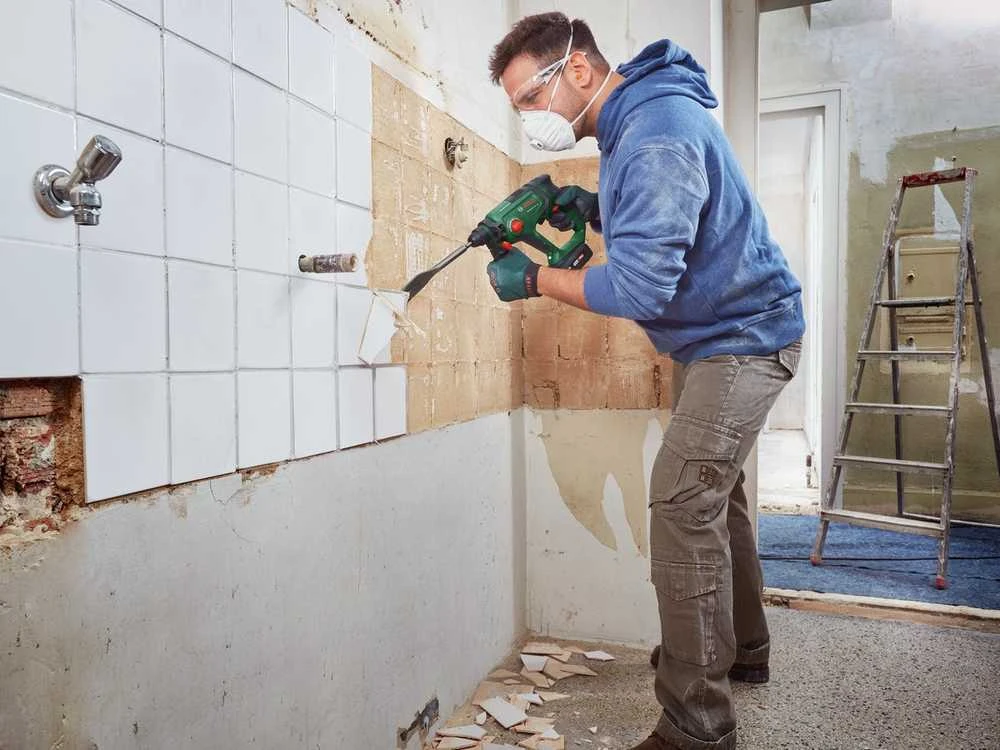 Bosch UniversalHammer 18V be akumuliatoriaus ir kroviklio Akum.perforatorius