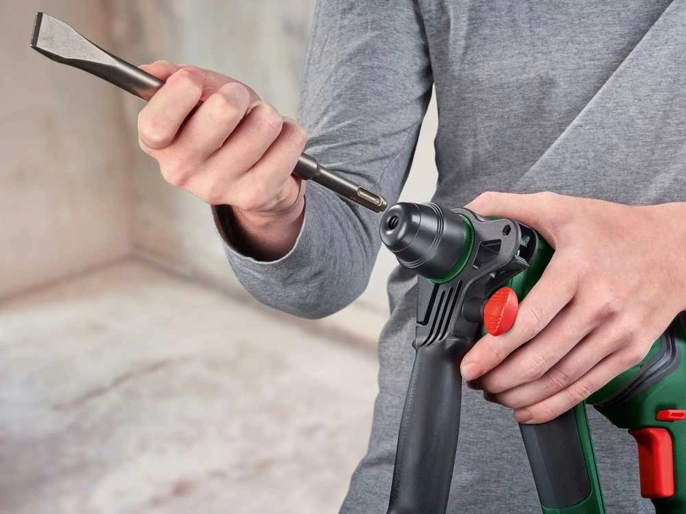 Bosch UniversalHammer 18V be akumuliatoriaus ir kroviklio Akum.perforatorius