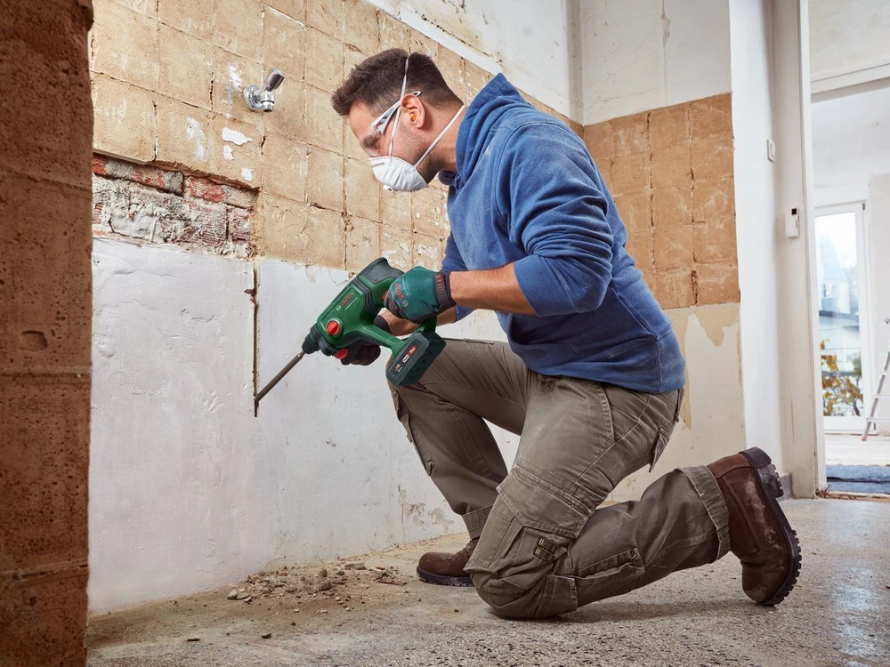 Bosch UniversalHammer 18V be akumuliatoriaus ir kroviklio Akum.perforatorius