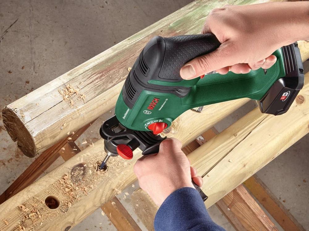 Bosch UniversalHammer 18V be akumuliatoriaus ir kroviklio Akum.perforatorius