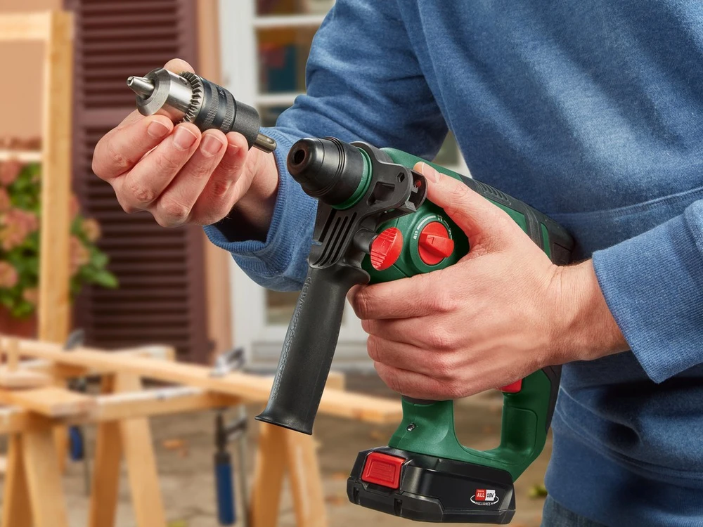 Bosch UniversalHammer 18V be akumuliatoriaus ir kroviklio Akum.perforatorius