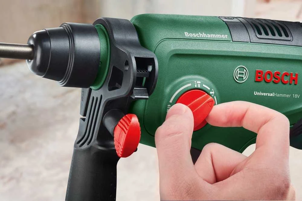 Bosch UniversalHammer 18V be akumuliatoriaus ir kroviklio Akum.perforatorius