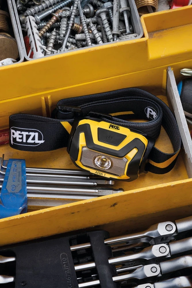 Petzl 18 ecd priekinis žibintas 18 ecd ARIA 1R JUODAI GELTONA